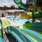 Kemping Zecamping 4 Etoiles 1km Piscine Couverte Club Enfant Locatif Tv