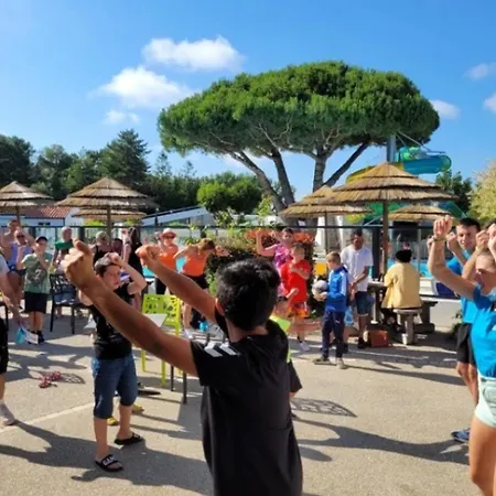 Zecamping 4 Etoiles 1km Piscine Couverte Club Enfant Locatif Tv Kemping Saint-Jean-de-Monts