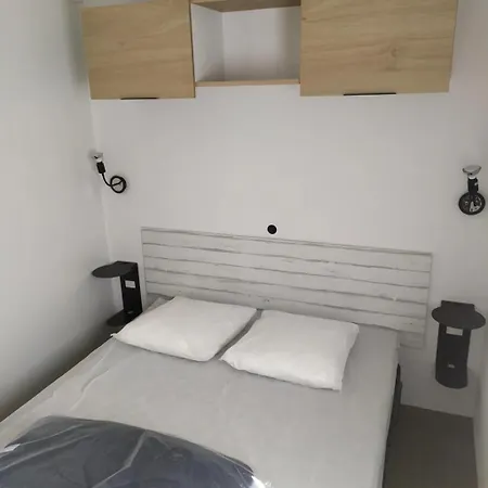 Parque de Campismo Zecamping 4 Etoiles 1km Piscine Couverte Club Enfant Locatif Tv 4*