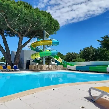 Parque de Campismo Zecamping 4 Etoiles 1km Piscine Couverte Club Enfant Locatif Tv 4*