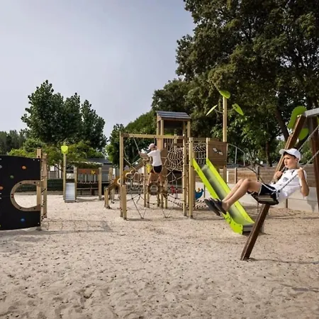 Parque de Campismo Zecamping 4 Etoiles 1km Piscine Couverte Club Enfant Locatif Tv