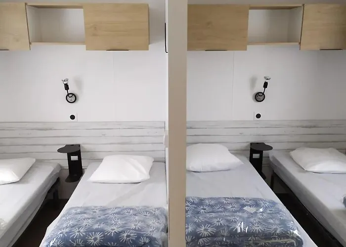 Camping 4 étoiles - Piscine - Ccbedhb 4*