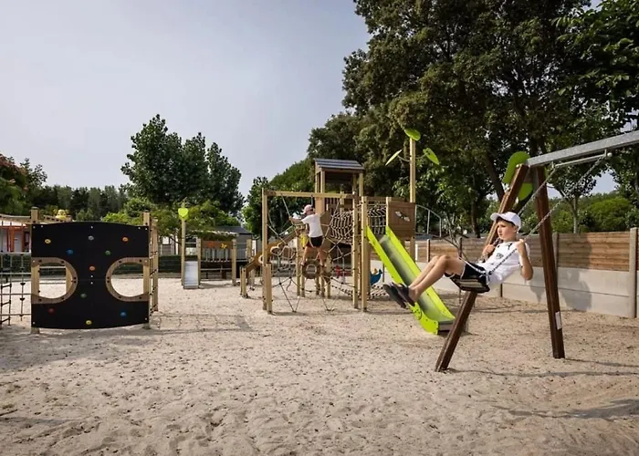 Camping 4 étoiles - Piscine - Ccbedhb